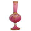 Belíssimo e elegante vaso em vidro opalinado europeu, no tom rosa, decorado com pinturas de guirlandas e volutas a ouro. Alt. 27cm.