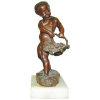 E. Laporte - Escultura em bronze, representando Puttino com flores. Base em mármore. Alt. total 19,5cm.