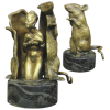 Raríssima escultura em bronze, na forma de roedor em pé, abrindo-se este em 2 bandas e tendo no seu interior nú feminino ajoelhado. Base em mármore. Alt. 10cm.