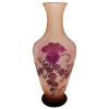 Legrás - Vaso em pasta de vidro francês, salmão, com decoração cameo de flores e folhagens no tom uva. Assinado e localizado France na base. Alt. 43,5cm. 