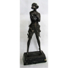 Bruno Jack - Escultura em bronze, representando Melindrosa. Base em mármore. Alt. total 40,5cm. 