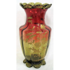 Antigo e belíssimo vaso em murano nas cores vermelha e verde claro, com pintura floral em dourado. Base e borda em ondulações. Alt. 31,5cm. 