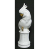 Estatueta, de coleção, em porcelana alemã, marca da manufatura Tettau, na cor branca e dourado, representando Cacatua sobre tronco. (crista com restauro). Alt. 30cm. 