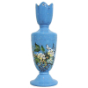 Belo vaso em opalina francesa, na cor azul, com pintura em policromia de flores, folhas e borboleta. Com perolados na cor leitosa. Alt. 37,5cm. 