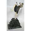 Belíssima escultura art-deco em bronze e marfim, estilo Chiparus, representando Dançarina. Base em mármore verde rajado, trabalhado em degraus em lados opostos. Parte frontal da base com placa em metal com figura egípcia em relevo. Alt. total 40cm. 