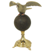 Belíssimo e raro Divino Espirito Santo, em bronze dourado, estando este sobre esfera. Base em metal dourado, com pés curvos. Alt. 34 cm.