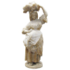 Escola européia - Bela escultura em alabastro representando Camponesa com cesto de uvas. Alt. 64cm.