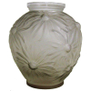 Etling - Belo vaso bojudo em cristal francês, satiné, trabalhado em flores. Assinado e localizado na base. Alt. 23 cm.
