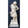 Jane Poupelet - Bela escultura francesa em alabastro, representando Camponesa. Base em mármore. Localizada e dat. de 1908. Alt. 49cm.