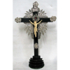 Crucifixo em madeira entalhada, com cristo vivo em marfim, com sendal pendente para o lado esquerdo. Adereços em metal espessurado a prata. Alt. crucifixo 42cm e Alt. Cristo 11cm. 