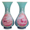 Belo e raro par de vasos em cristal de opalina francesa Baccarat, na cor verde, decorados com pintura de paisagem de campo com ovelhas. Alt. 35cm. 