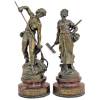 Auguste Moreau (1834-1917) - Belo e raro par de esculturas francesas de coleção, em petit bronze patinado representando casal de camponeses (ceifeiros). Base em mármore rajado (pequeno lascado no mármore de 1 das peças). Assinadas nos bronzes. Alts. totais 18 e 17,5cm. 