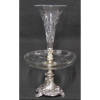 Centro de mesa - floreira em metal contrastado Galia, espessurado a prata, com trabalhos em volutas e folhagens. Prato e tulipa em cristal francês da Cristallerie Baccarat lapidado. Alt. 48cm.