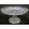 Fruteira em cristal francês, marca da Cristallerie Baccarat. Lapidações bico de jaca e tijolinho. Borda e base em ondulações. Med. 13x24cm.