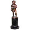 M. Kratz - Escultura em bronze alemão, representando Menino Malabarista. Base em mármore negro. Artista citado em livros e de cotação internacional. Alt. total 18cm.