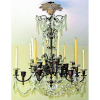 Antigo e belo lustre estilo Versailles, para 12 luzes em bronze e cristal. Apresenta 6 braços maiores e 6 menores, tendo cada um castiçal para 1 vela (uma bobeche colada). Alt. 104cm. 