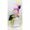 Belíssima escultura art-deco de coleção em porcelana alemã, marca da manufatura Tettau, representando Cacatua. Peça finamente policromada, com faixa em dourado na base. Marca da manufatura e numeração em crivo na base. Alt. 37cm. 