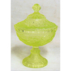 Compoteira de coleção, anos 60, em vidro prensado no tom verde limão. Decorado com trabalhos em forma de dragão com volutas em relevo. Med. 22x15cm. 