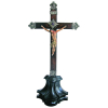 Belo Crucifixo, estilo D. João V, em jacarandá entalhado, com cristo em madeira policromada. Adereços em prata cinzelada. Séc. XIX. Alt. Crucifixo 70cm.