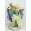 Magnifico e belo grupo escultórico art-deco em porcelana tcheca - Royal Dux, policromada, representando Pierrot e Colombina. Med. 50x31x20