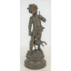 Auguste Moreau - Escultura francesa em bronze, representando Menino com cão. Alt. 23,5cm. Artista citado em diversos livros e de cotação internacional.