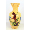 Belo vaso em opalina européia, no tom creme, decorado com pinturas de pássaro, flores e folhas em policromia. Borda em babados. Detalhes em dourado. Alt. 33 cm. 