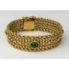 Belíssima pulseira em ouro português, contrastado com pedras verdes. Peso40,5g. Este item não se encontra no local do leilão.