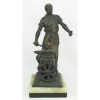 H. Trucci - Escultura em bronze patinado, representando Ferreiro. Base em ônix e mármore. Apresenta pequenas perdas na base. Alt. total 39 cm.
