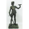 Marcel Debut (1865-1933) - Escultura francesa em bronze, representando Premiere Victoire. Artista catalogado em diversos livros e de cotação internacional. Alt. 47cm.