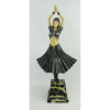 Grande escultura ao gosto Chiparus, em material sintético, policromado, representando Dançarina Alt. total 50,5cm.