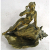 Emanuele Villanis (1880-1920) - porta-cartões francês, em bronze, na forma de caramujo, encimado com figura de nú feminino. Med. 20x22x15cm. Artista catalogado no AKOUN, ADEC, Mayer, e Berman.