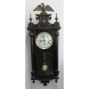 Belo relógio de parede, português, carrilhão, da manufatura Reguladora. Caixa em madeira com figura de águia no ápice. Med. 107x35x15cm.
