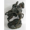 A.M. Wolff (1854-1923) - belo grupo escultórico em bronze alemão, representando Proteção da dama. Dat. 1902