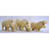 a) S. More - Esculturas em marfim, representando Hipopótamo. Assinada. Med. 4,5x10,5x3,5cm.b) Duas esculturas em marfim representando Javali e Rinoceronte sendo esta assinada. Med. 6,5x11,5x4cm e 6x12x4cm. 