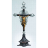 Magnífico crucifixo em jacarandá, com cristo em madeira policromada. Ricos adereços em prata. Séc. XVIII/XIX. Alt. total 86cm.