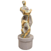Ricardo Videla - Escultura em bronze escovado e polido, representando Figura feminina. Base circular em granito. Assinado. Alt. total 198cm.