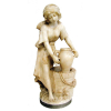 Eugenio Battiglia - Belíssima escultura em alabastro italiano, do Séc. XIX, representando Aguadeira. Peça finamente esculpida. Base circular em ônix. Assinada. Alt. 66cm.