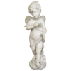 Escola Italiana - Belíssima escultura em mármore representando Cupido recostado em monte com flores. Alt. 73cm