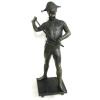 P. Dubois - Bela escultura francesa em bronze patinado representandoArlequim. Circa de 1900. Obra reproduzida no Berman, página 166. Artista catalogado no Adec, Akoun e Berman. Alt. 59cm