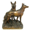 R. Marquet (1875- ) - Grupo escultórico em bronze, representando Cães. Assinado. Med. 45x45x28cm. Artista catalogado no Akoun, Adec e Benezit.