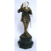 Bouret - Escultura em bronze e marfim representando Falcoeiro. Base de mármore. Alt. total 29cm.