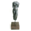 Victor Brecheret (1894 - 1955) - Escultura em bronze representando Torso feminino. Base em madeira. Alt. 24cm. Acompanha certificado da Fundação Escultor Victor Brecheret.