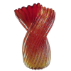 Belíssimo vaso em Murano italiano, dos anos 50, no tom vermelho, trabalhado em retorcidos e gomos, decorado internamente com pó de ouro. Alt. 28cm.