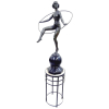 G. Mandarino - Escultura em bronze, representando Dançarina com circulo, estando esta sobre um globo. (círculo necessita pequena solda). Alt. total 97cm. Acompanha coluna em fer forge com tampo em mármore. Alt. 60cm. 