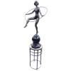 G. Mandarino - Escultura em bronze, representando Dançarina com circulo, estando esta sobre um globo. (círculo necessita pequena solda). Alt. total 97cm. Acompanha coluna em fer forge com tampo em mármore. Alt. 60cm. 