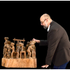 Ditinho da Joana<br />ESCULTURA EM MADEIRA MONOBLOCO FAZENDO VINHO <br />MED: 53 X 67 X 58 CM 