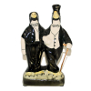 Antigo casal de pinguins de geladeira, Vintage 1940 .Em louça, porcelanizada e pintada a mão. Bengala em vime. Medidas: 25x17x 12 cm.