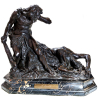 ESCULTURA DIVISIONISTA - PRINCIPIO SÉC. XX<br />ACADEMIA DE BELAS ARTES DE FLORENÇA - ITALIA<br /><br />AUGUSTO RIVALTA (Alessandria, Itália, 1837 - Florença, 1925.)<br />Importante escultor do movimento divisionista italiano, não ordinário do mercado de arte brasileiro, com equivalência de época e estilo ao impressionismo francês.<br />Escultura em bronze, inspirada no texto de Maquiavel.<br />Medidas: 11.5 x 15.98 in. (29,2 x 40,6 cm.) <br />Titulo: “La prima morte” (Caim e Abel), apresentada na Exposição Italiana da “Fiorentina Primavera” de 1922, no último Salão que participou.<br /><br />Obra inspirada no texto de Maquiavel:<br />“Oh, mente humana insaciável, arrogante, ardilosa, volúvel, e acima de qualquer coisa maligna, iníqua, impetuosa e selvagem. Por causa de sua ânsia ambiciosa fez-se a primeira morte violenta no mundo, e a primeira relva ensanguentada.” <br />Machiavelli, Dell’ambizione<br /><br />O primeiro assassinato, o primeiro crime, da humanidade, por fim, tem causa revelada: o desejo ambicioso do espírito humano insaciável - o “instinto natural, que nos trai e leva-nos a perder o bem preciso.<br /><br />Sobre AUGUSTO RIVALTA:<br />Ao terminar os estudos, em 1859, na Academia Ligustica, mudou-se para Florença onde frequentou o atelier Duprè e Macchiaioli. Em 1874 ocupou a cadeira de escultura na Academia de Florença. <br /><br />Em 1883 venceu o concurso para o monumento equestre a Vittorio Emanuele II em Livorno, originalmente colocada na Piazza Grande em Livorno e posteriormente movida em frente ao Palácio do Governo nas proximidades, data de 1892. <br /><br />Em o Gênova encontram-se muitas das suas obras: Carlo Raggio, de 1872, Drago de 1884, Pallavicino de 1892, a estátua equestre de Giuseppe Garibaldi, na Piazza De Ferrari e, no centro de Gênova, a estátua de Raffaele Rubattino. <br /><br />Outra obra conhecida do final de sua carreira, são os grupos escultóricos da Forza del Vittoriano, em Roma e, um dos quatro grupos de estátuas em mármore “Botticino” nos pilares da escadaria, com cerca de 6 metros de altura. <br /><br />Autor do monumento de Bettino Ricasoli em 1897 em Florença, o monumento a Rossetti em Trieste, Garibaldi de Sampierdarena.<br /><br />Foi premiado na Bienal de Veneza em 1903, criou em 1910 o. busto de Cristóvão Colombo enviado pela Itália, à Detroit e, em 1915 expôs Sátiro e Ninfa na exposição Internacional de San Francisco. <br /><br />Dentre inúmeros museus, suas obras podem ser vistas nas:<br />Galeria Uffizi de Florença <br />Galeria Nacional de Arte Moderna de Roma <br />Galleria d'Arte Moderna em Milão <br />No Museu de Lima Baccanale<br />Galeria de Arte Moderna de Florença. 