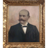 ERNEST BIÉLER (Rolle, Suisse, 1863 - Lausanne, 1948)<br />Medidas: 60 x 50 cm, na moldura 67,5 x 77cm.<br />Auto Retrato<br /><br />Ernest Biéler nasceu em 31 de julho de 1863 em Rolle, na Suíça, onde passou sua primeira infância. Foi para o colégio em Lausanne depois que seu pai, um veterinário, foi nomeado diretor da estação agrícola em Champ-de-l'Air.<br /><br />O interesse pela arte foi instilado desde cedo por sua mãe, filha de um diplomata polonês. Quando criança, Biéler gostava de passar a maior parte do tempo desenhando.<br /><br />O pintor François Bocion reconheceu o seu talento e, aos dezessete anos, a seu conselho, Biéler foi autorizado a estudar em Paris, onde frequentou a Académie Julian e a Académie Suisse. Nessa época, copiou quadros do Louvre e esboçou cenas de rua, dividido entre o impressionismo que explora a atmosfera e o elegante design gráfico da Art Nouveau. <br /><br />Raphaël Ritz o aconselhou a ir a Savièse, de lá, ele voltou a Paris com vários retratos e esboços que lhe permitiram desenvolver sua obra-prima impressionista Pendant la messe à Saint-Germain en Savièse de 1886. <br /><br />Sua obra-prima causou grande comoção na Feira Mundial de 1889, o quadro foi assunto motivando convites para ilustrar os romances de Emile Zola, Alphonse Daudet e Victor Hugo.<br />Dois anos antes (1887), sua primeira exposição aconteceu no Salão de Paris. <br /><br />A partir de 1900 Biéler instalou-se em Savièse e fundou o grupo Escola de Savièse.<br /><br />Em 1909 mudou-se de volta para Paris e casou-se com a francesa Michelle Laronde. Um belo retrato Art Nouveau de sua esposa La femme en bleu (1913) está no Museu de Belas Artes de Lausanne. <br />O casal morou junto em Paris até a guerra, em 1921 eles se divorciaram. <br /><br />Biéler finalmente voltou à Suíça já em 1917. Em Montellier-sur-Rivaz, comprou uma casa com um grande estúdio o que lhe permitiu trabalhar em obras de grande formato, que garantiram sua reputação: os vitrais das igrejas de Saint-François em Lausanne, Saint-Martin em Vevey e Saint-Germain em Savièse. As pinturas do teto no Victoria Hall em Genebra e no Bern City Theatre, bem como os mosaicos em Vevey, em Savièse, a prefeitura de Locle e os afrescos no Jenisch Museum em Vevey e no salão do grande conselho de Sion.<br /><br />Em 1928, casou-se com Madeleine de Cérenville.<br /><br />O período criativo de Biéler durou cerca de 65 anos. Seu trabalho mostra uma amplitude e diversidade raras. Ao mesmo tempo, a diversidade de sua arte o diferencia de seus colegas artistas. A criação de grandes conjuntos decorativos, o interesse pelo aspecto técnico da arte acadêmica e a prioridade que dá ao desenho situam-no no movimento Art Nouveau.<br /><br />Ernest Biéler merece ser contado entre os artistas mais talentosos da primeira metade do século XX. Pertence a uma geração de pintores suíços como Cuno Amiet, Giovanni e Augusto Giacometti, Félix Vallotton e Max Buri, que se estabeleceram no final da década de 1890 e renovaram profundamente a arte da época. <br /><br />Biéler formou-se na França em conexão com os movimentos de vanguarda europeus, ao mesmo tempo em que sua formação foi acadêmica e baseada na cultura suíças. <br /><br />Biéler morreu em Lausanne em 25 de junho de 1948.<br /><br />