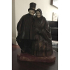 <p>A. BECQUEREL (1893-1981) Golden Wedding Escultura em bronze e marfim . Base em mármore. 34 x 27 x 15 cm. (13.4 x 10.6 x 5.9 in.) André Vincent Becquerel (1893-1981) é um escultor francês. Estudou na École des Beaux-Arts de Paris, sob a orientação de Hector Lemaire e Prosper Lecourtier. Expôs no Salão da Sociedade dos Artistas Franceses de 1914 a 1922. Becquerel fez muitas esculturas decorativas, por ocasião da Exposição Universal de 1937 em Paris e, expôs uma escultura monumental em gesso patinado para o Pavilhão Internacional. * Reproduzida no Art Deco- Bryan Catley, página 41. Fotos em anexo.</p>